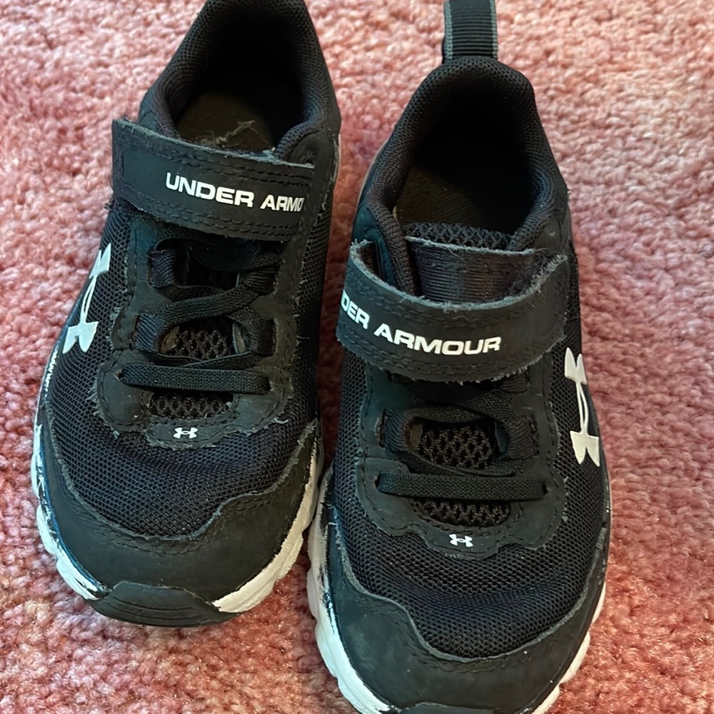 Boys black under armor sneakers size 11K
